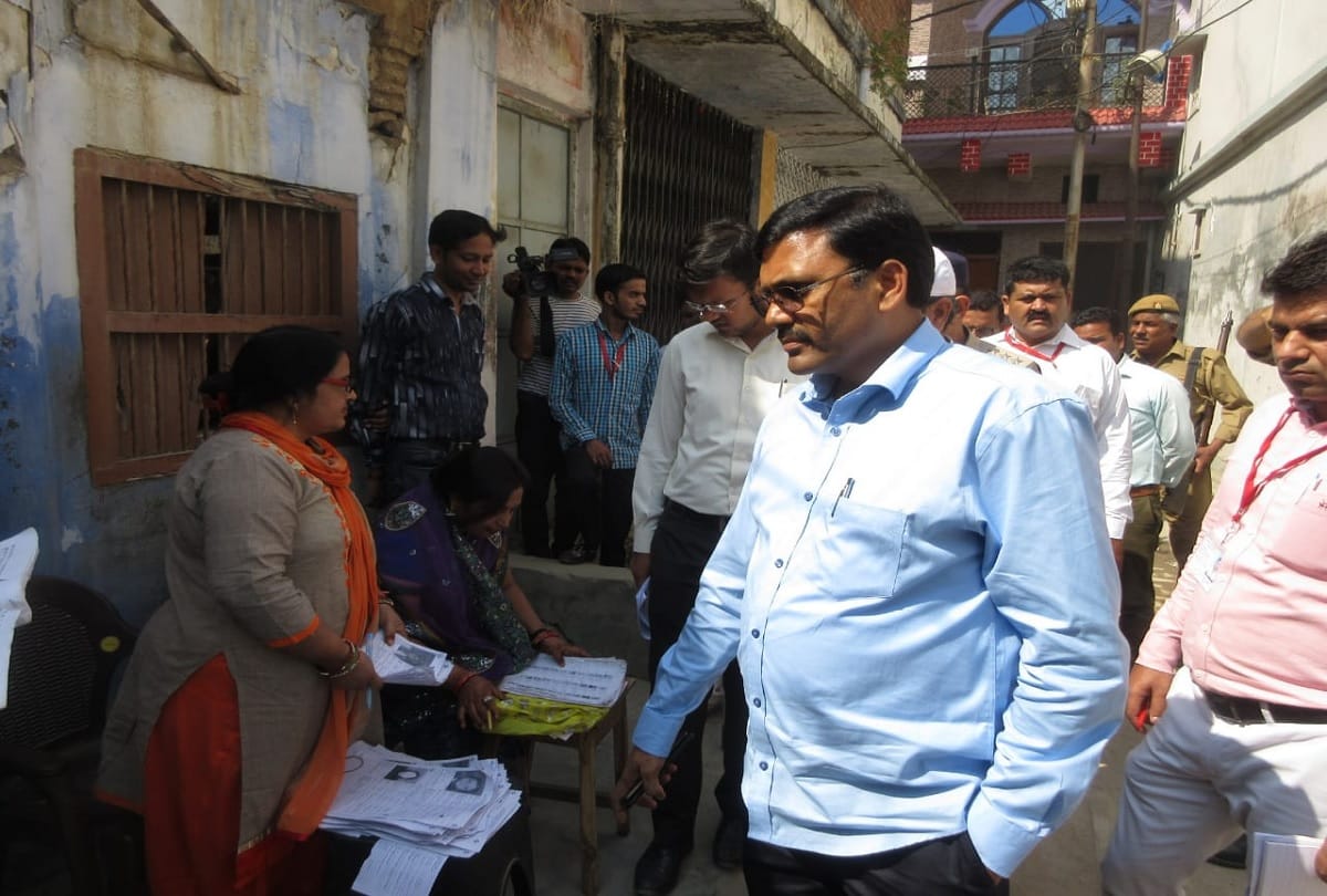 bypoll election 2019 Three women BLO arrested in Rampur