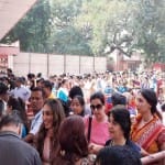 सर्वर फेल होने से परेशान सैलानी