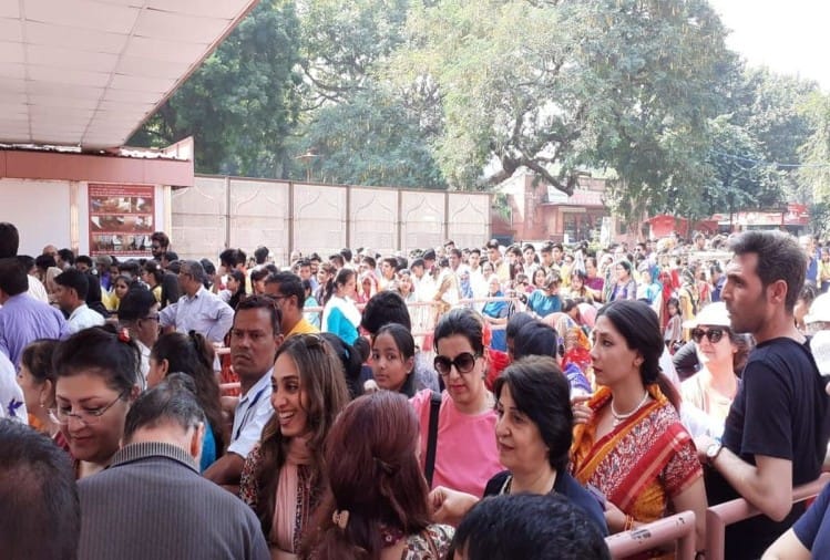 Taj Mahal Ticket Queue Due To Server Down Turn Style Gate Breaking News