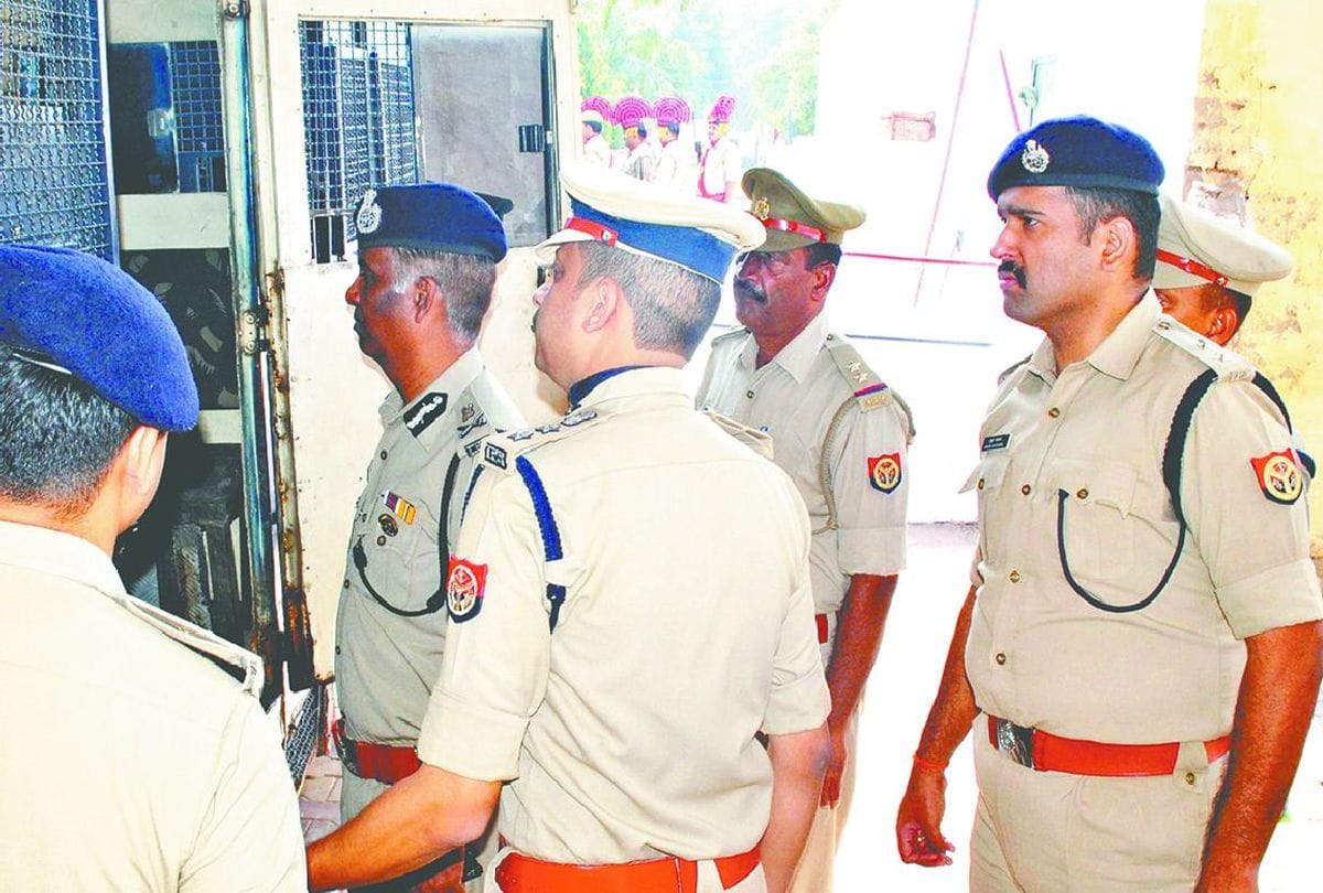 ADG Agra Ajay Anand inspects the security of Shri Krishna Janmsthan mathura
