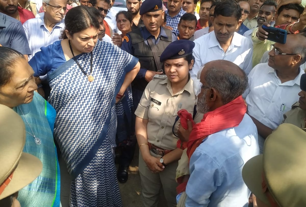 governor anandiben and minister smriti irani in amethi, will be reviewing central programs