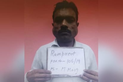delhi auto driver shows fear of delhi band to american tourist send him agra dupes 92000 rupees