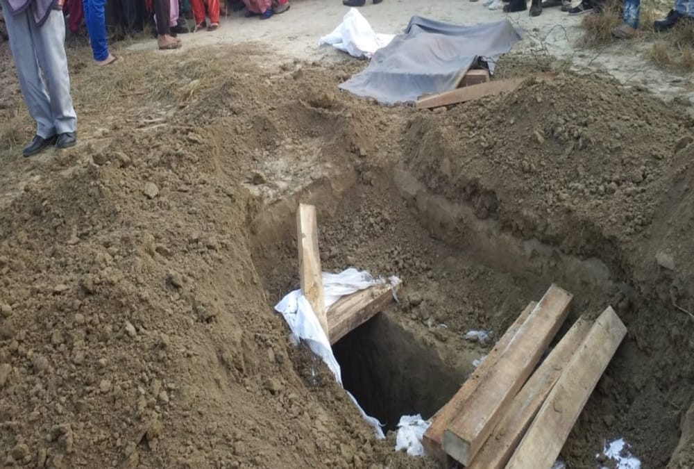 Brother death during digging sister graves in jaspur uttarakhand