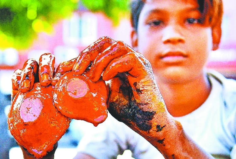 Clay Lamps Market Ready for Diwali Festival