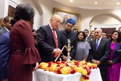 दिवाली मनाते डोनाल्ड ट्रंप