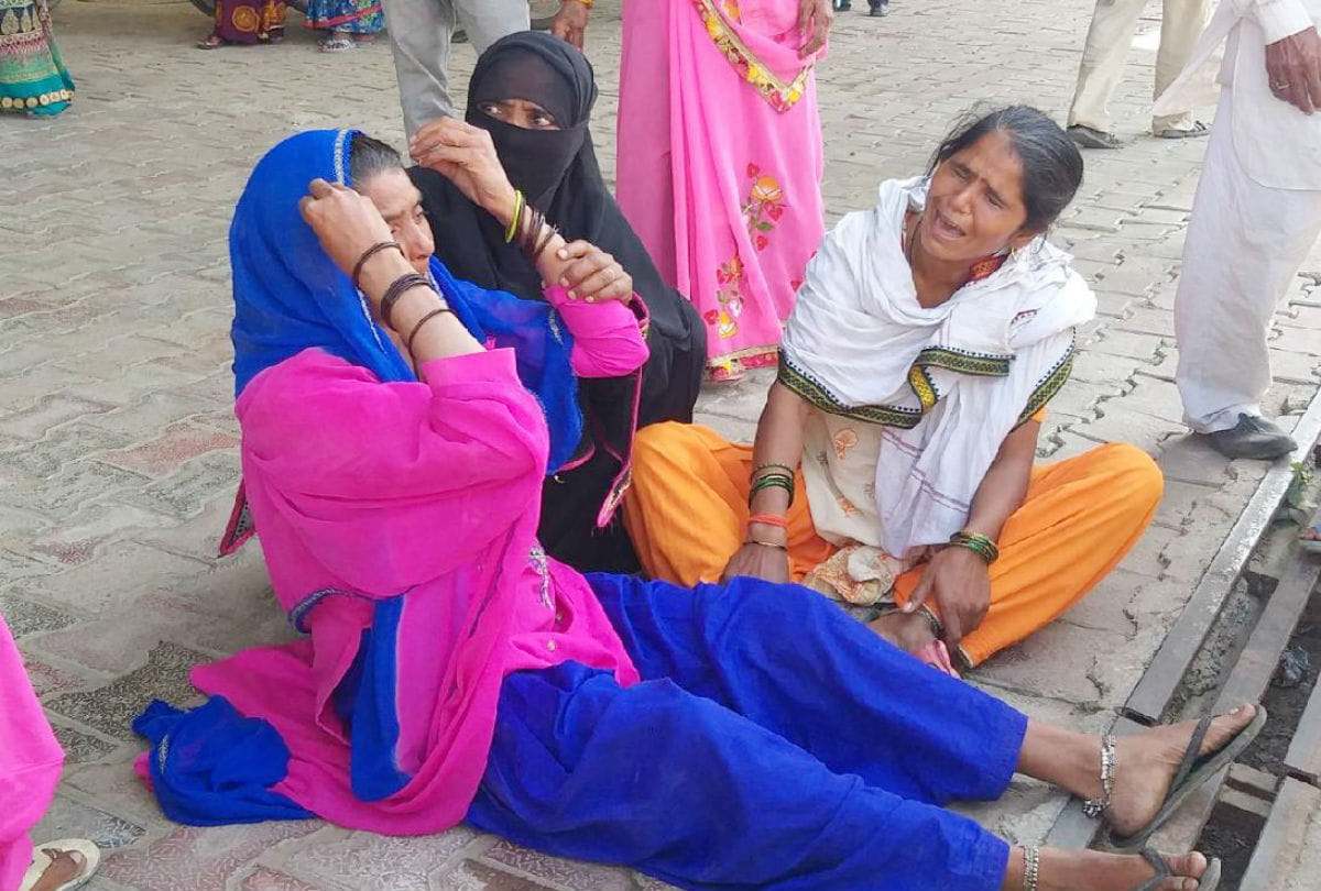 patient dies due to did not get treatment in government hospital mathura