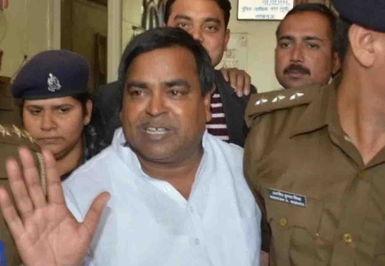 gayatri prasad prajapati sexual harassment case, Firing at witness house in hamirpur