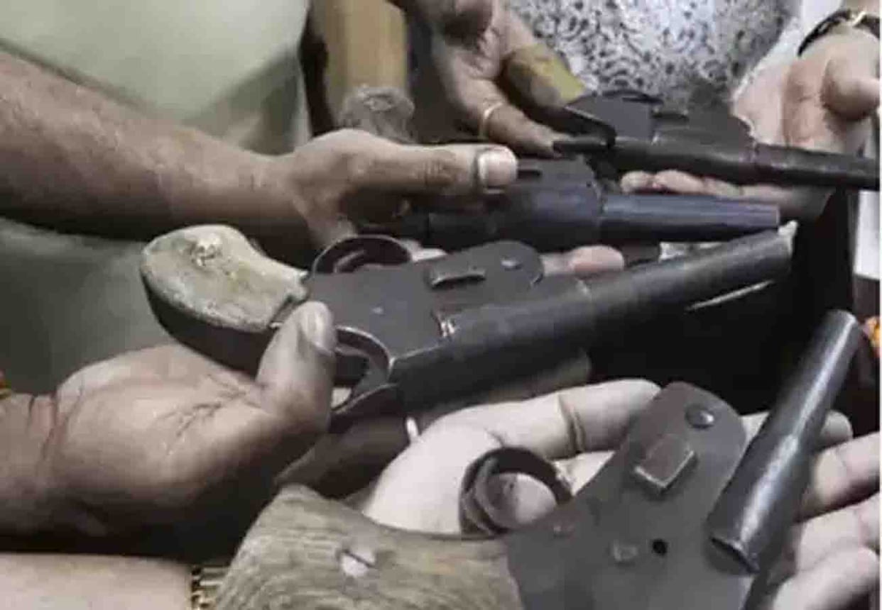 STF arrested five people with illegal weapons in hardoi