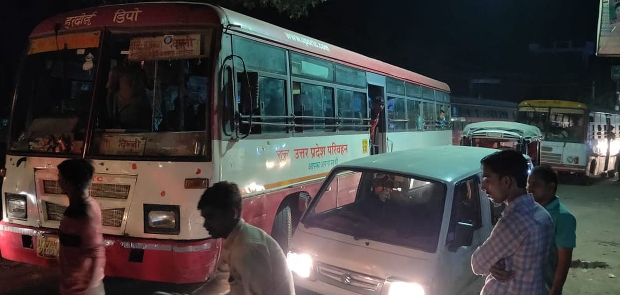 Roadways operator and passenger were beaten and thrown stones, jammed