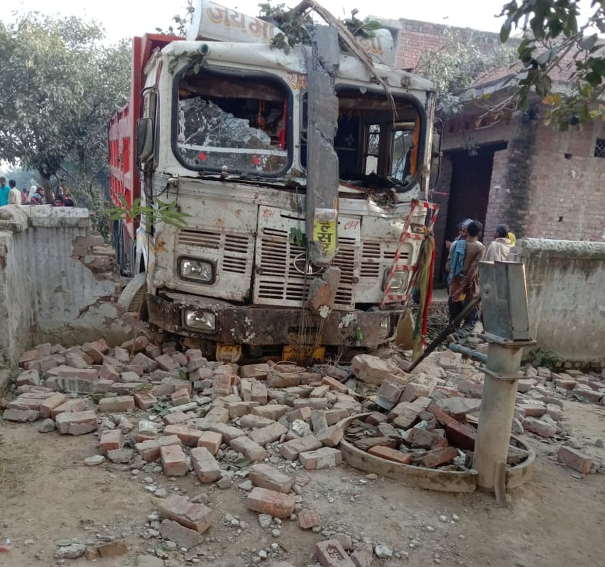 Dumper enters houses, three animals died