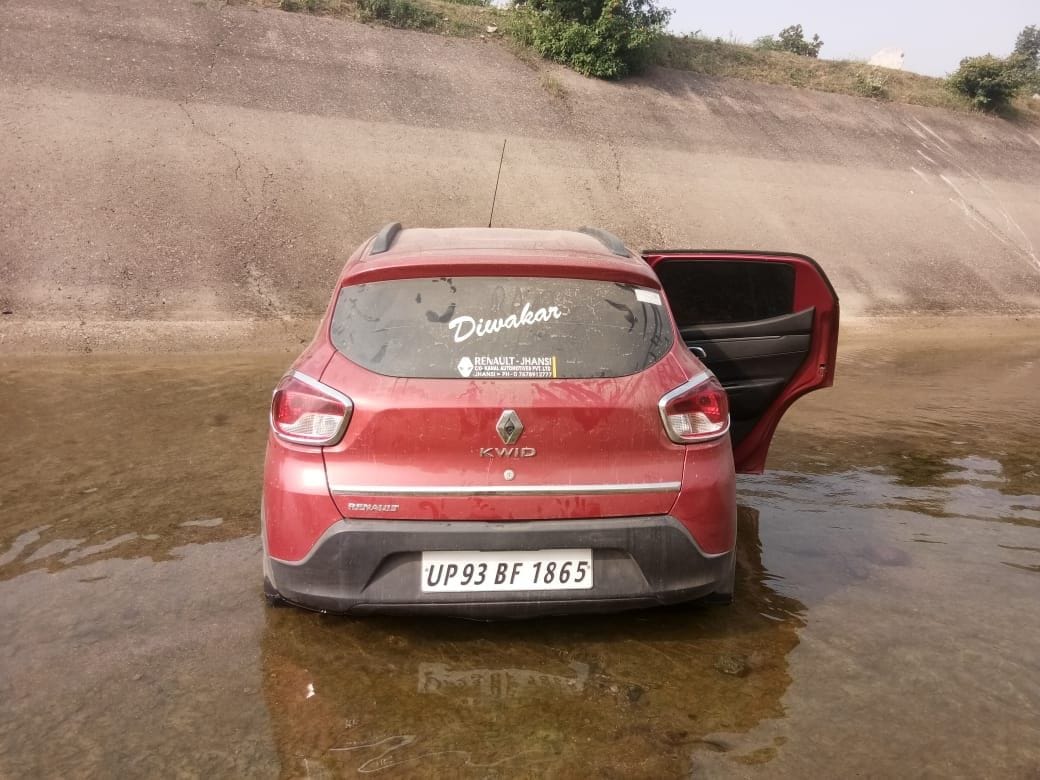 young men ded body found in car