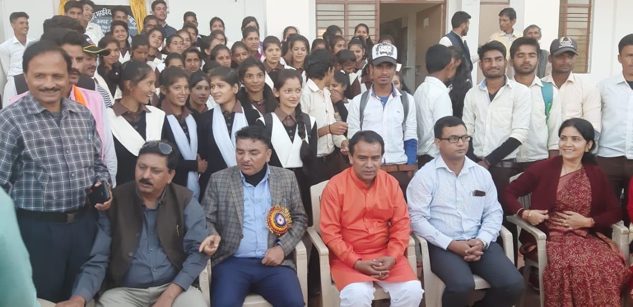 Minister of State for Higher Education Dr. Dhan Singh arrives at Jainti College