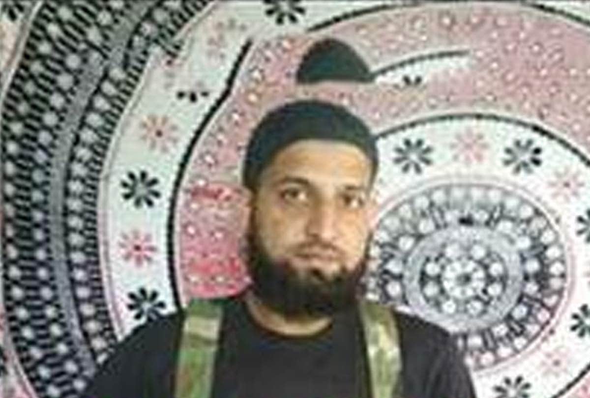 security forces announces bounty of rs 15 lakh on heads militant Haroon Abbas Wani and masood ahmed