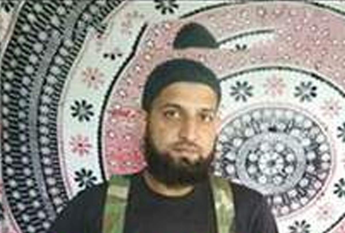 security forces announces bounty of rs 15 lakh on heads militant Haroon Abbas Wani and masood ahmed