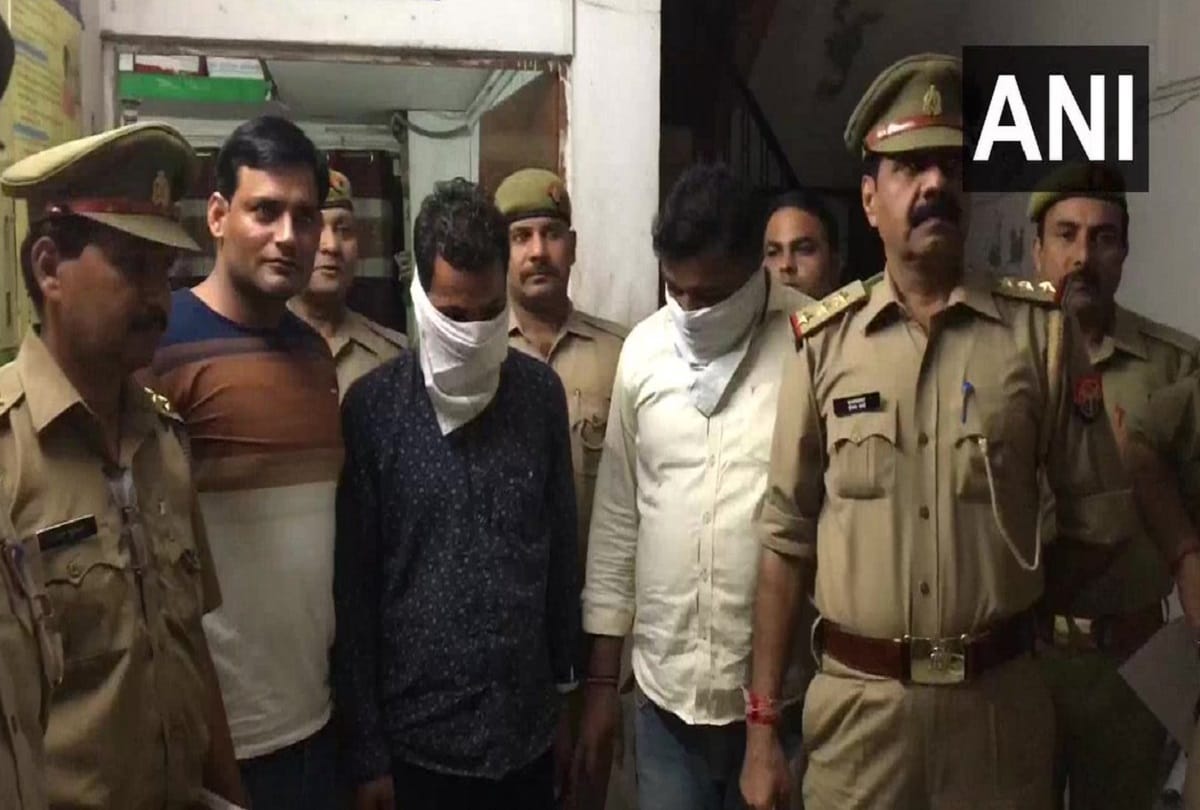 Two bird smugglers arrested in possession of five owls in Indirapuram.