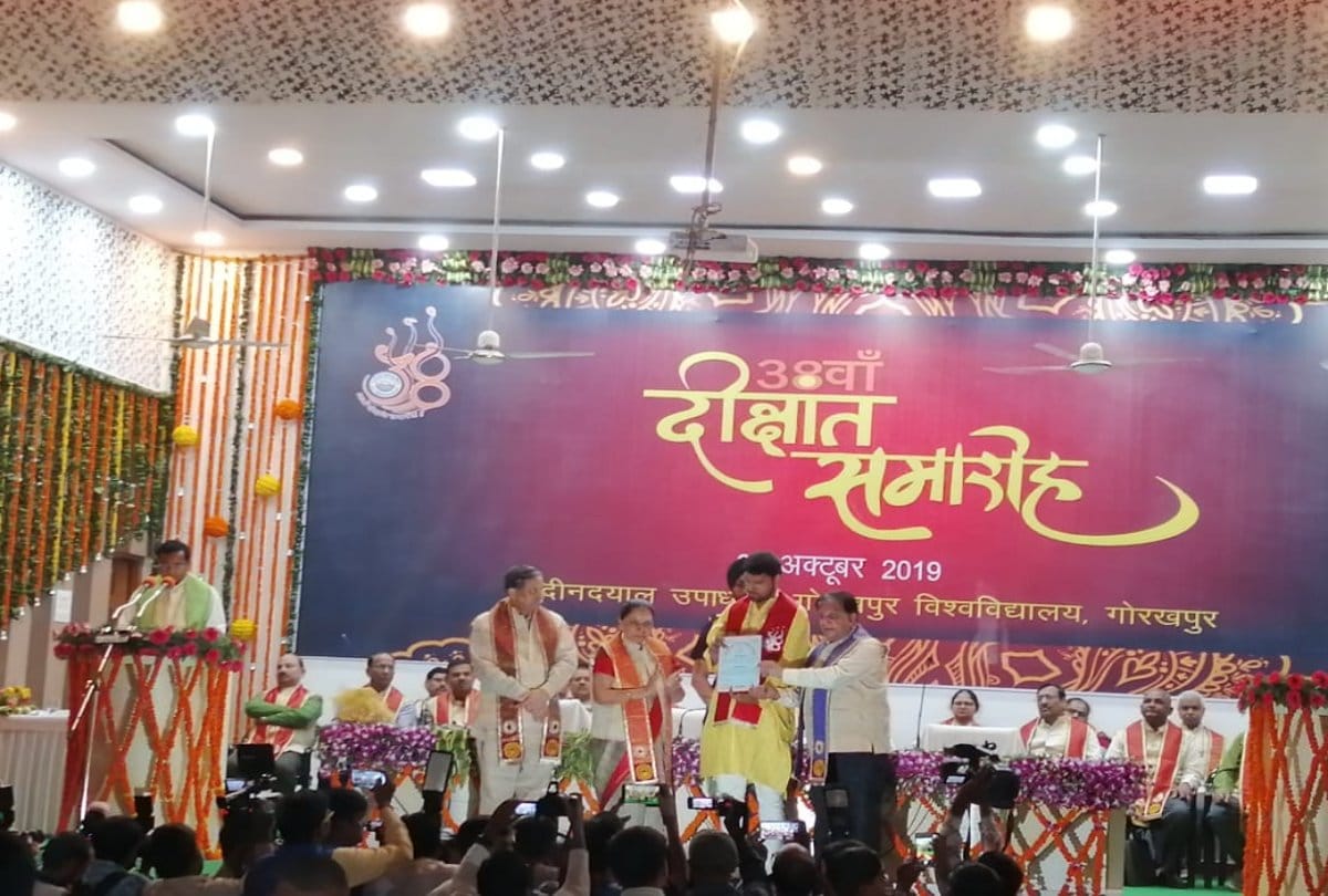 Gorakhpur University convocation students honoured by Governor Anandiben Patel