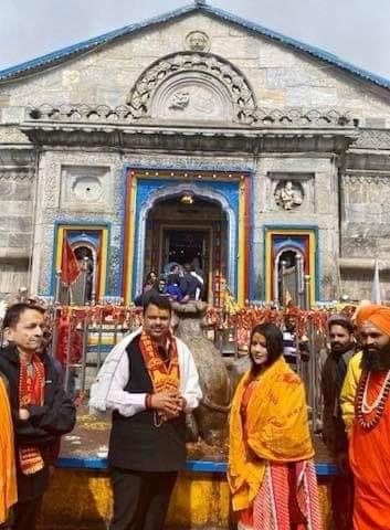 Fadnavis arrived to seek the blessings of victory from Baba Kedar