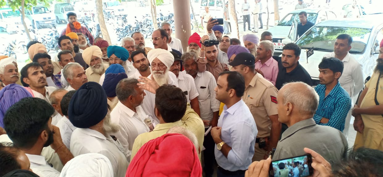 protest, farmers, free machine, paddy trees, fatehabad