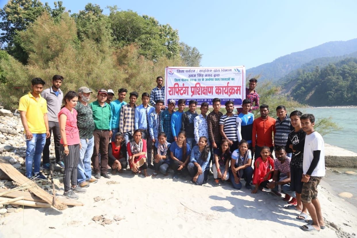 Youth of Udhamsingh Nagar - Young women learned river rafting