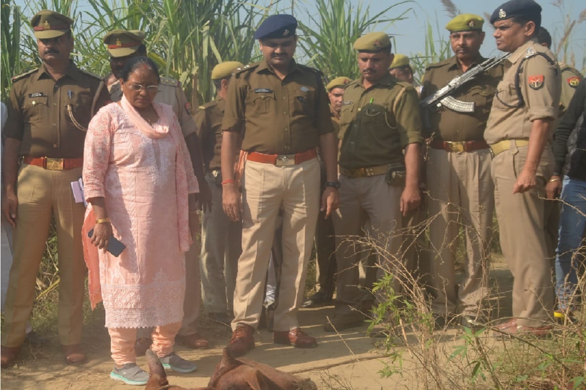Baghpat: villagers Uproar on finding cattle animals remains, all cop on Police chowki suspended