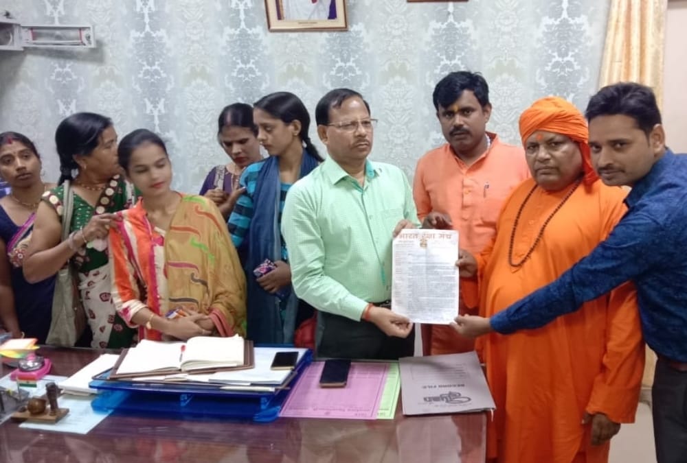 Hindu Mahasabha declares Kamlesh Tiwari a Hindu ratna.