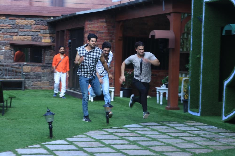 bigg boss 13 update salman khan confront paras to take his name in house wrongly