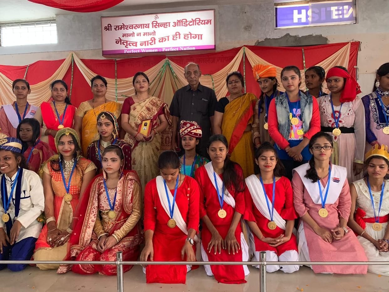 The students showed a bright future with a glimpse of history