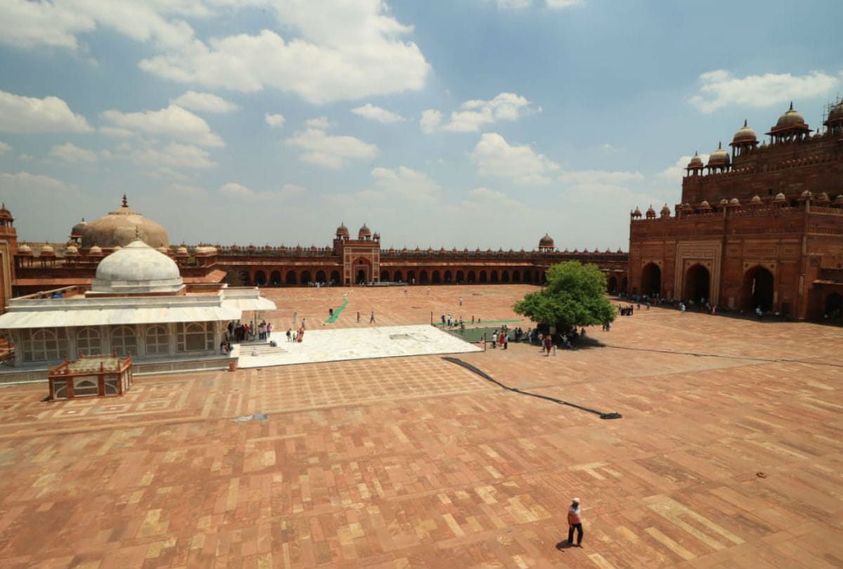 Fatehpur Sikri Buland development Work not done Tourist do not seen Dargah