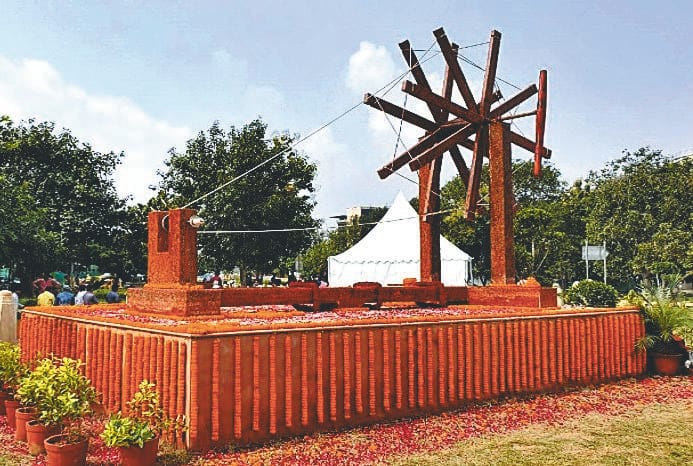 Plastic sippining wheel booked in Asia book of record