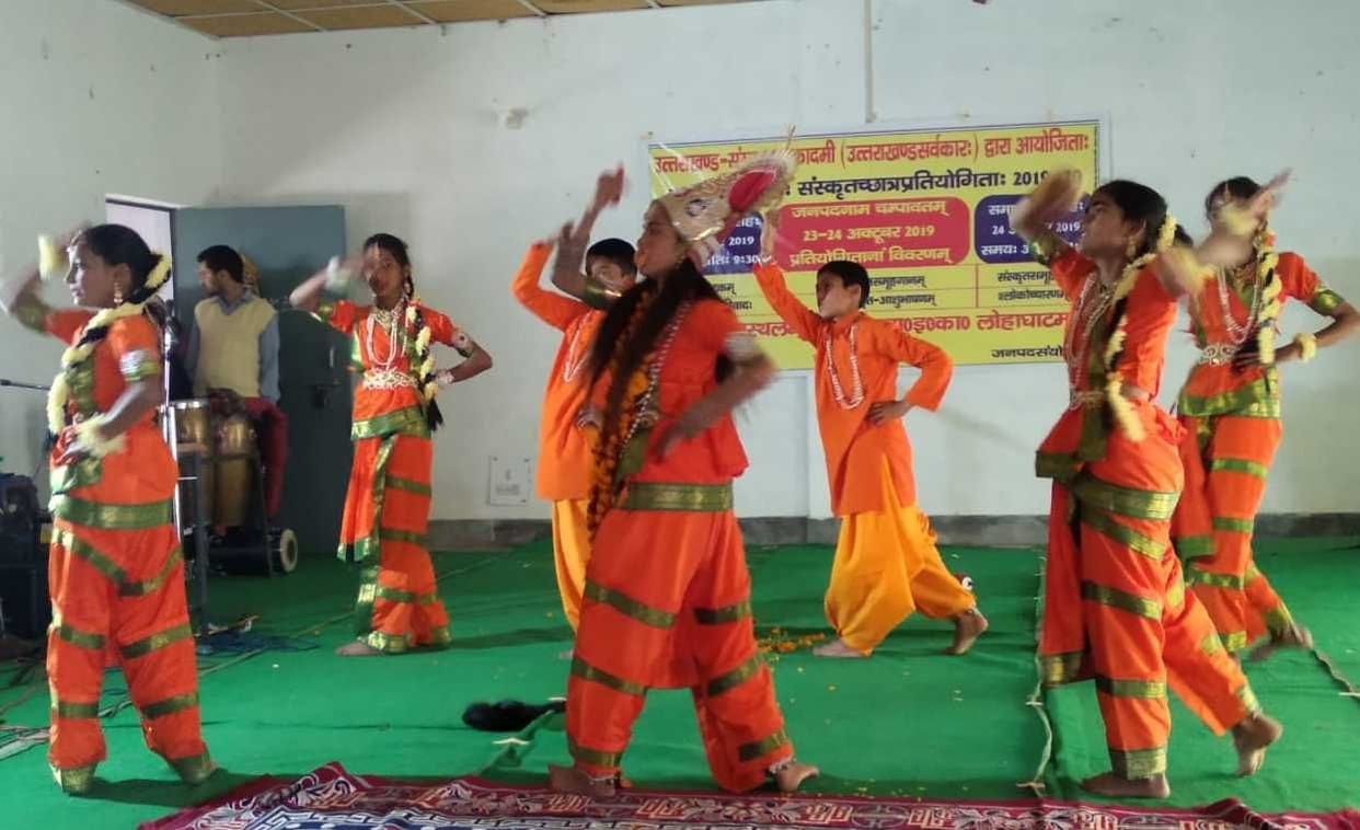 GIC Champawat won the group dance