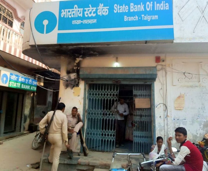 tyohaaree seejan mein bainkon mein thap raha kaamakaaj, 55 karod ka kaarobaar prabhaavit