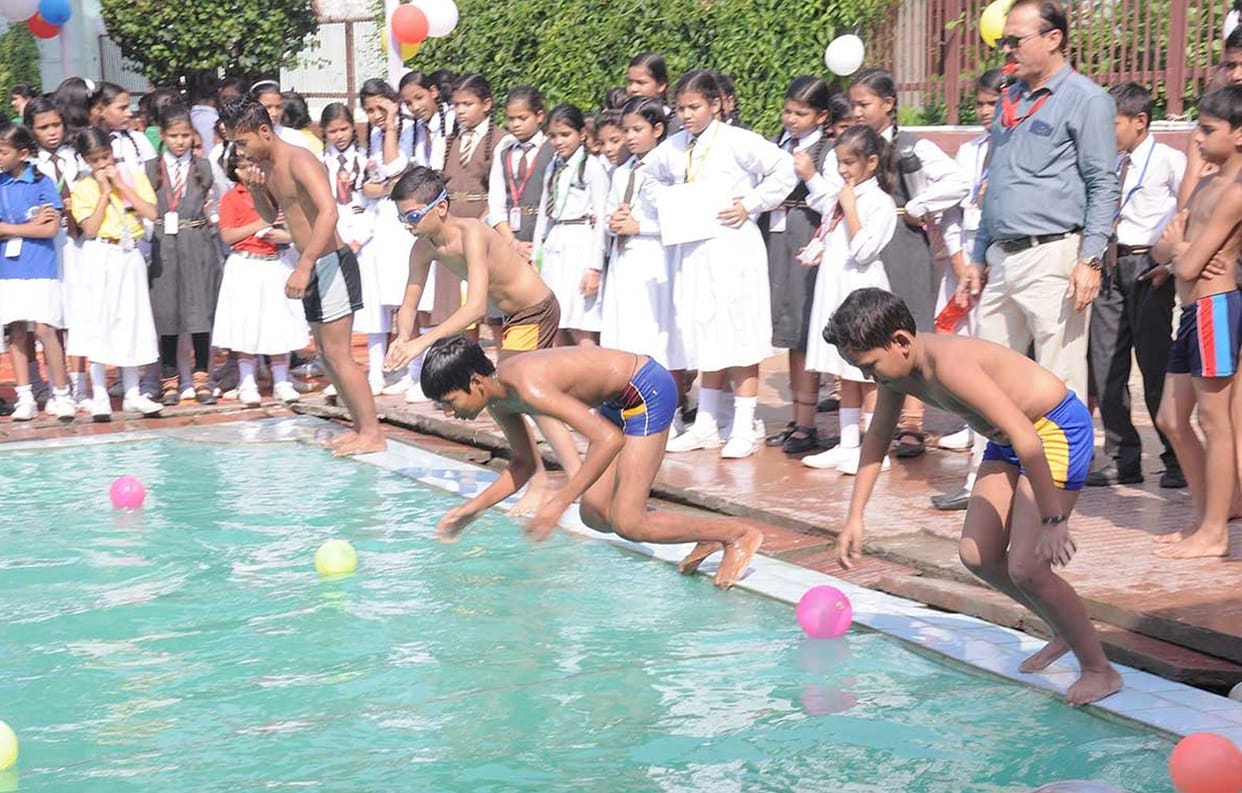 juyay house topped swimming