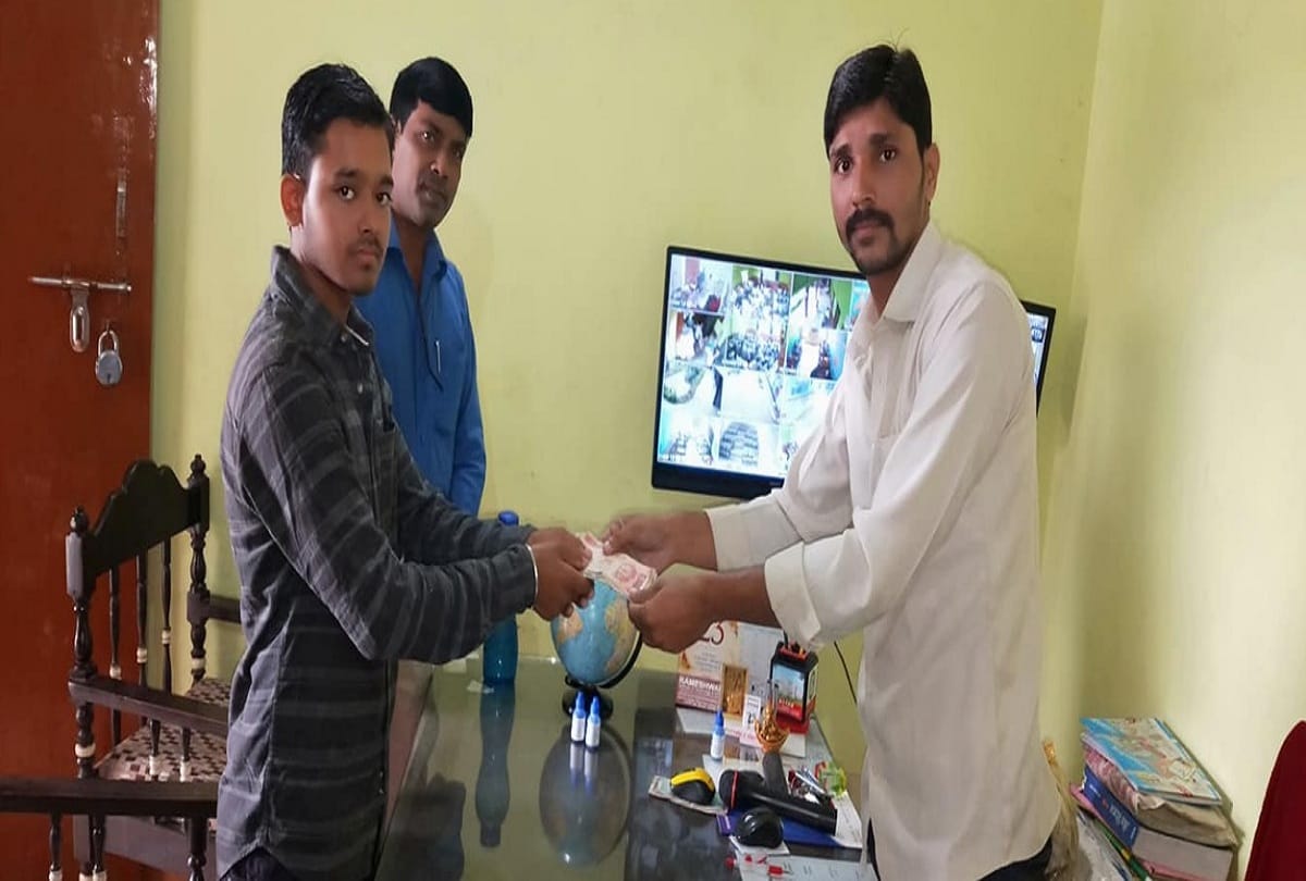 Piyush saved life of student drowning in river in Basti, school Honored