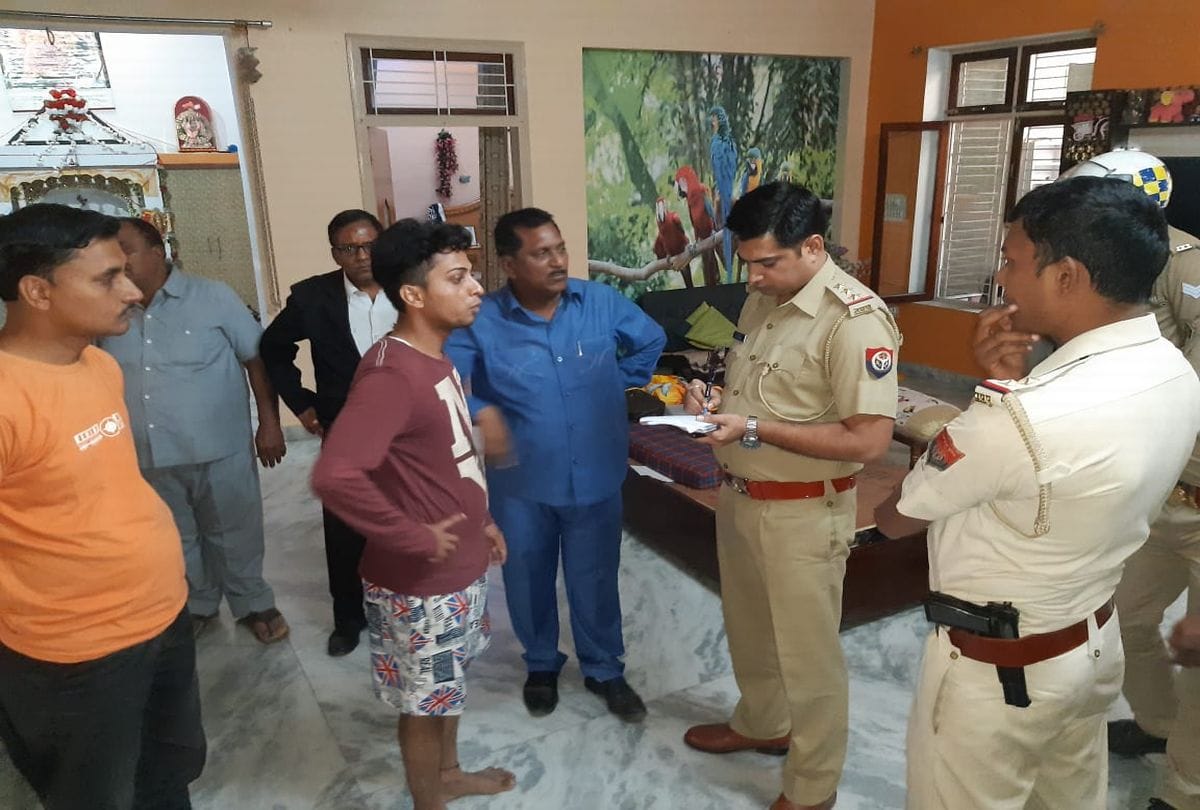 Loot in PWD Engineer Home Mathura Crime News in Hindi