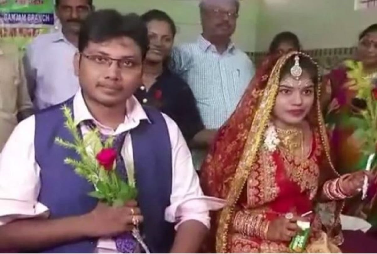 Odisha couple gets married by taking oath of Constitution, organises blood donation camp
