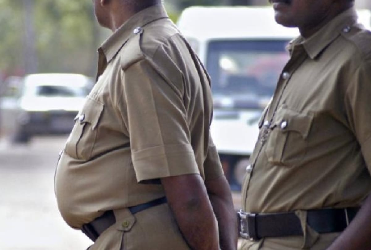 delhi on diwali night men disguised in police uniform looted three foreigners in karol bagh
