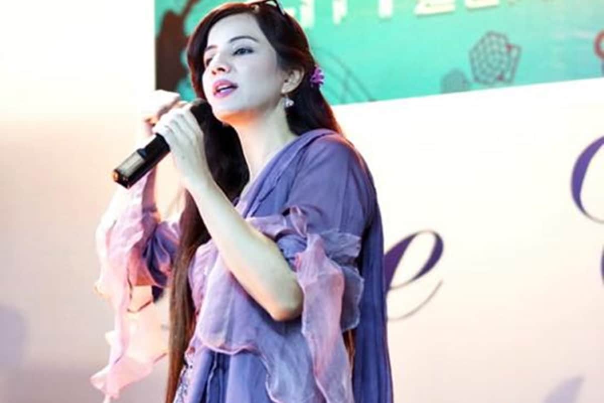 Afghani actress Malisha Heena Khan Supports Pakistani singer Rabi Pirzada and Shared Naked Photos