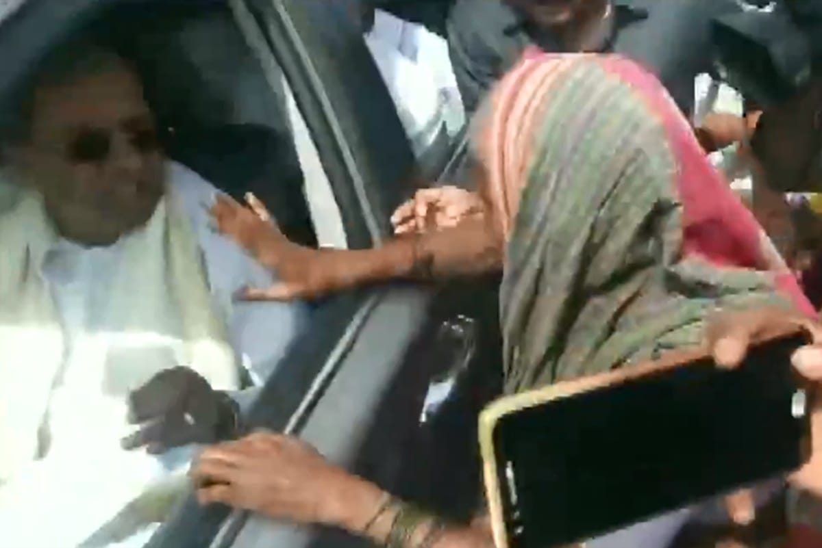 woman ask Siddaramaiah during his visit to flood-affected areas when would we get our house