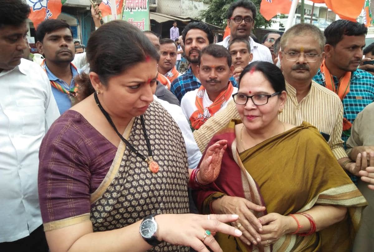 Union minister Smriti Irani compare her education with Bill Gates to shared photo with him