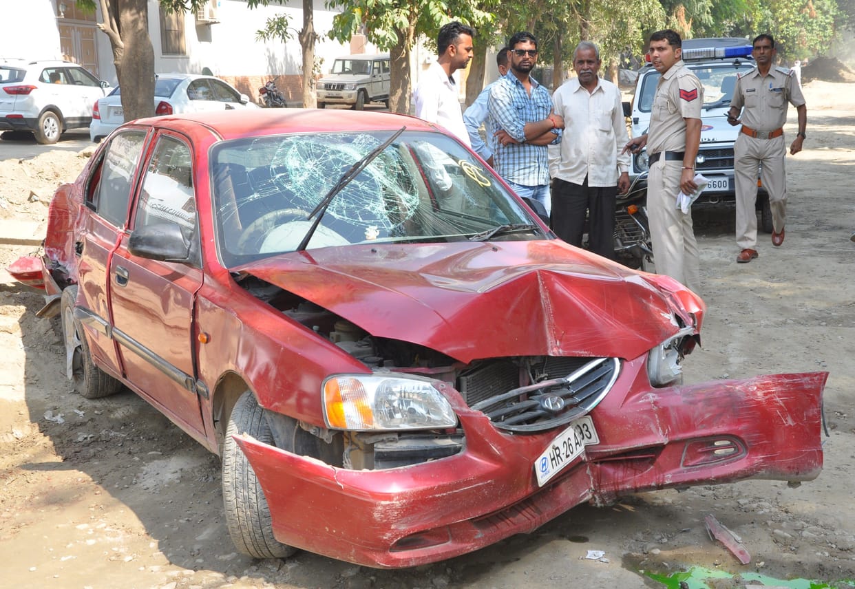car, overspeed, three injured