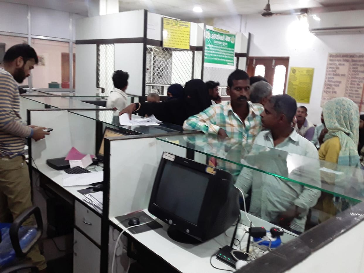 Bank's network fails, consumers return disappointed