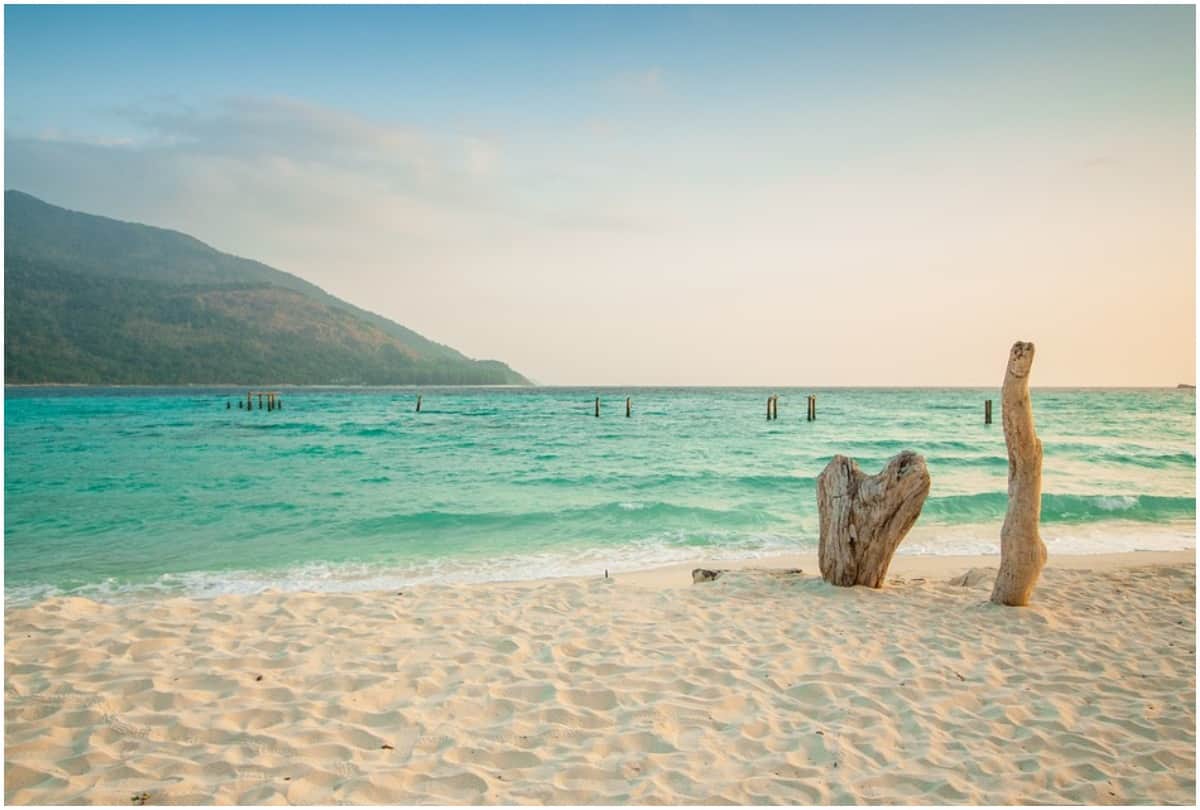 romantic honeymoon destinations and romantic things to do in Thailand  beach resort