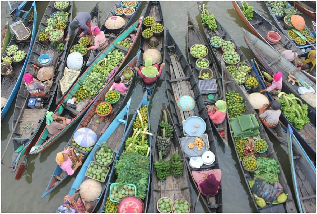 floating market in india
