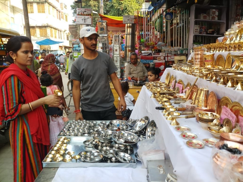 Pottery and bullion market buzzed on Dhanteras
