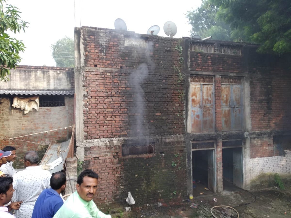 horrific fire in tent shop in fire brigade reached spot in aurai bhadohi