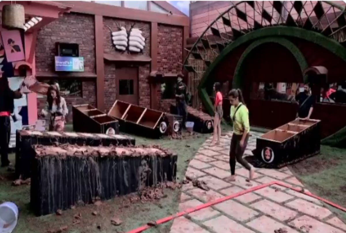 Bigg Boss 13 Snakes and Ladders task Devoleena Bhattacharjee slap Shehnaz Kaur Gill