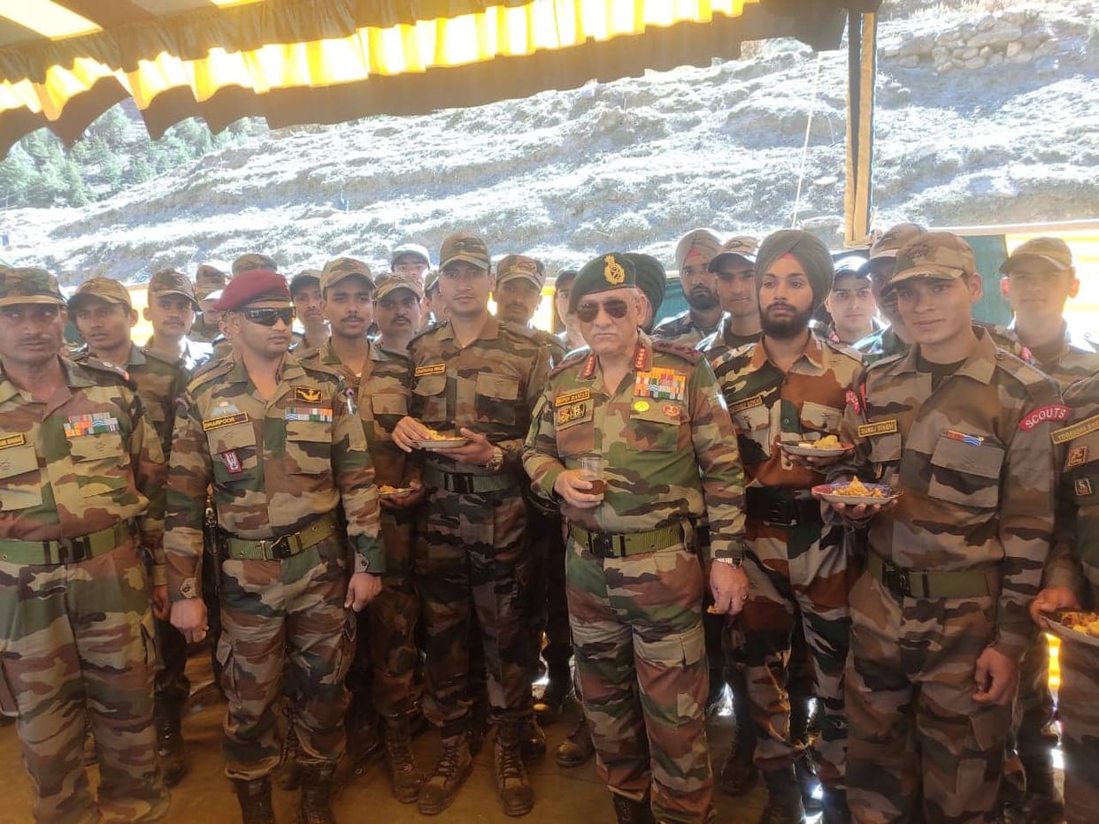 Army chief Vipin Rawat visit uttarakhand China border photos