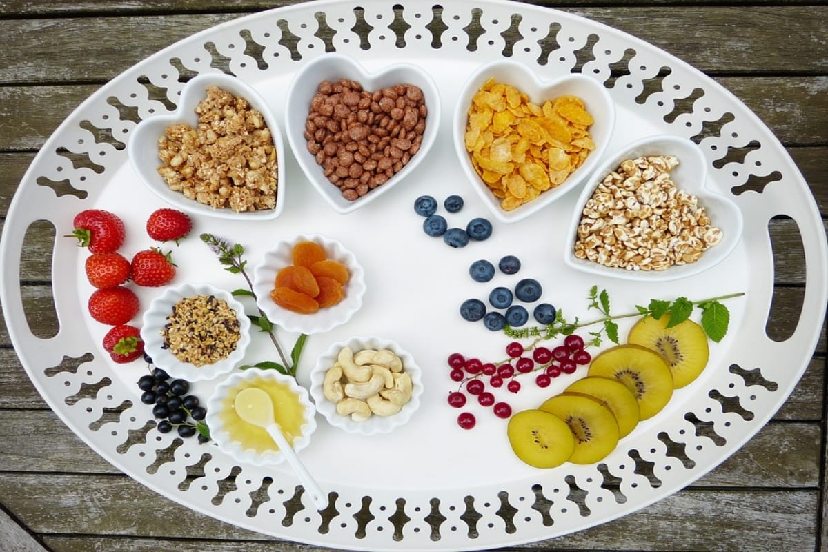 Eating food with your HANDS makes it taste better says study
