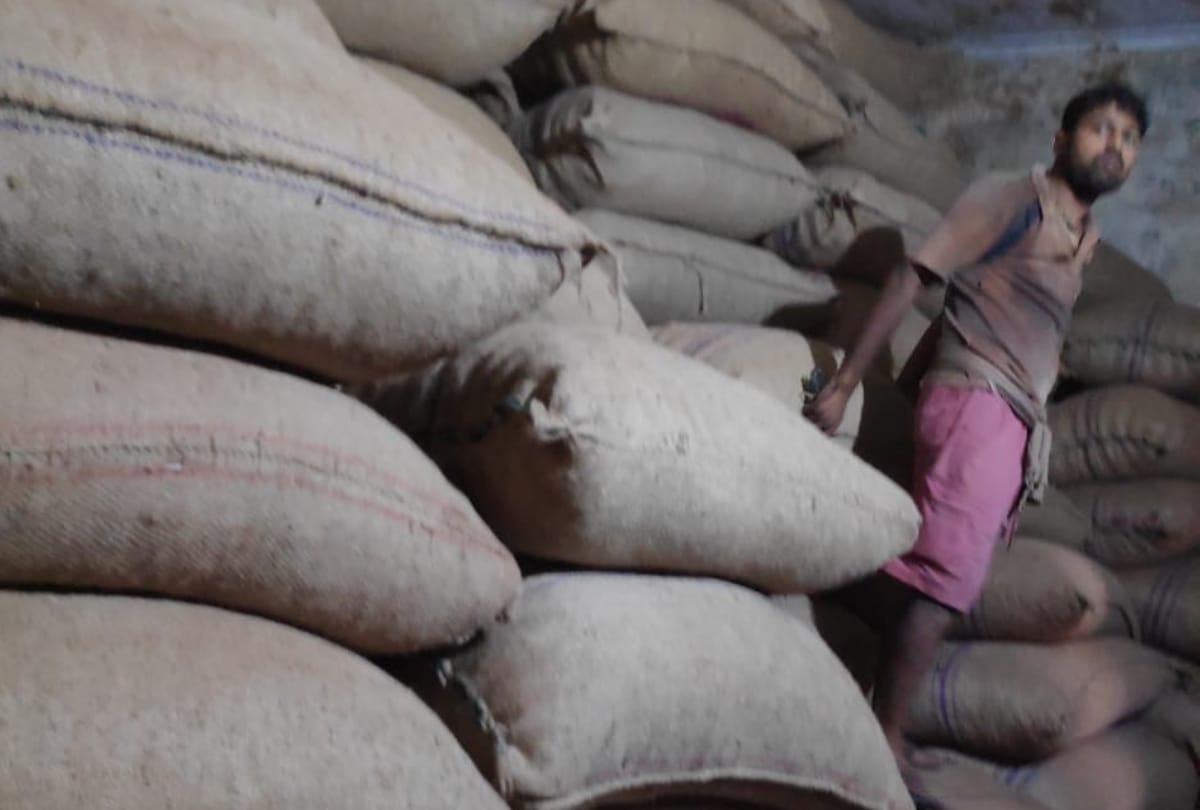 FSDA raid on godown of betel nuts in lucknow