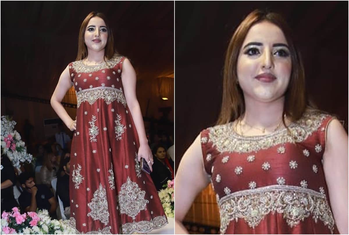 Pakistani TikTok star Hareem Shah viral Video sitting on imran khan place at Ministry of Foreign